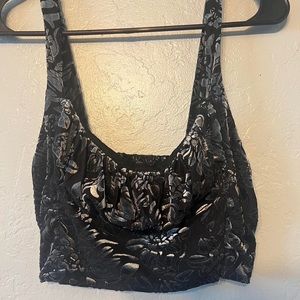 Super cute, UO, black, velvet crop top ⚫️🖤💣